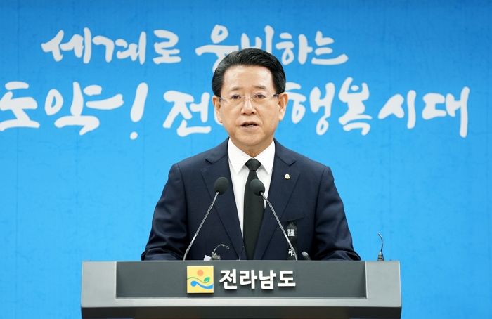 김영록 전남지사, 무안국제공항에 국비 460억 들여 ‘참사 추모공원’ 짓는다... “특별법 제정 추진”