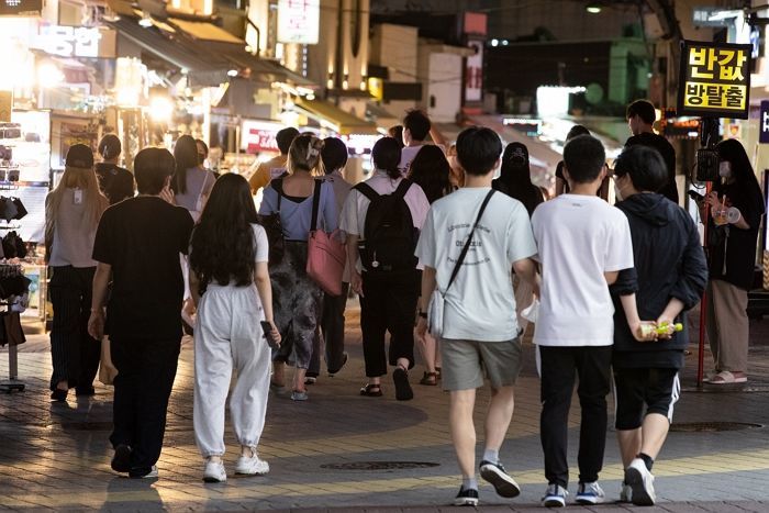 홍대·반포, 전국 최초 ‘킥보드 없는 거리’ 선정... 거리서 킥보드 ‘퇴출’된다