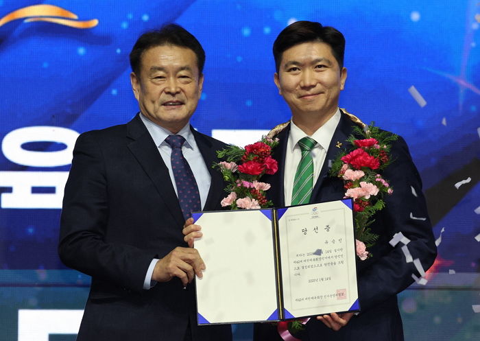 ‘탁구영웅’ 유승민, 제42대 대한체육회장 당선... 이기흥 3연임 저지
