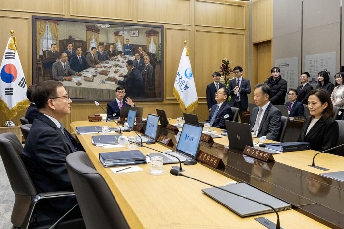 기대했던 기준금리 인하, ‘환율’ 상승에 무산... 3%로 동결