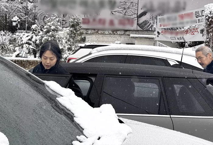 지난해 11월 27일 목격된 김민희, 홍상수 / 뉴스1