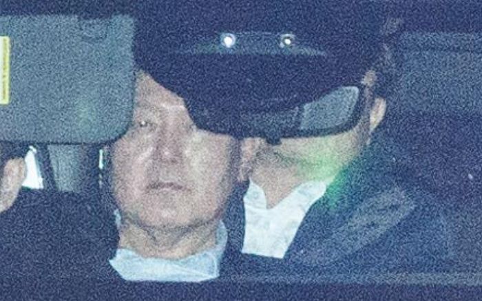“尹 대통령, 일반 피의자처럼 똑같이 신체검사 해... ‘머그샷’ 찍었다”