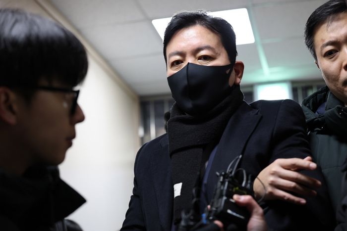 尹 대통령, 체포 전 “총 쏠 수 없나”... 김성훈 경호차장 “알겠습니다”