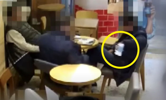 ‘1인 1 주문’ 카페서 음료 나눠 마실 컵 안 준다고... 커피 쏟고 쿠키 던진 중년 손님들 (영상)