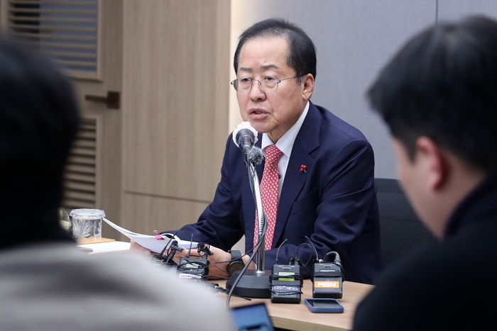 ‘트럼프 취임식 참석’ 한다며 미국 출장 갔는데 ‘호텔 TV’로만 본 홍준표... 해명 들어보니