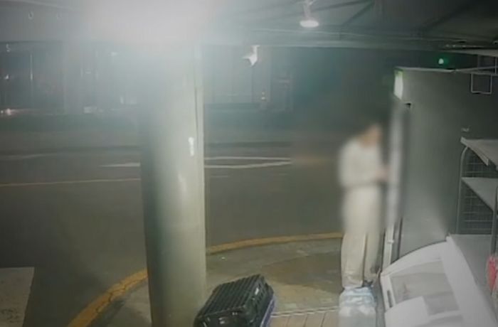 한겨울 ‘내복차림’으로 거리 배회한 ‘치매노인’...한 시민이 보여준 행동, 모두에게 감동 전했다