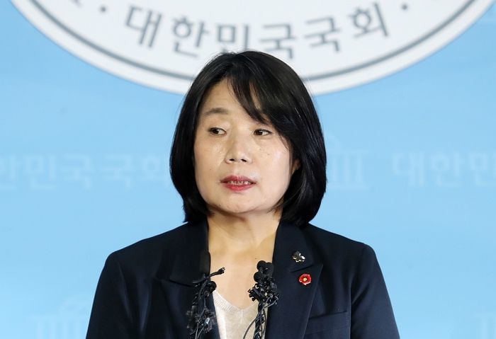 “위안부 장례비 유용 사실”... 윤미향, 서민 교수 상대로 손배 소송 항소심 패소