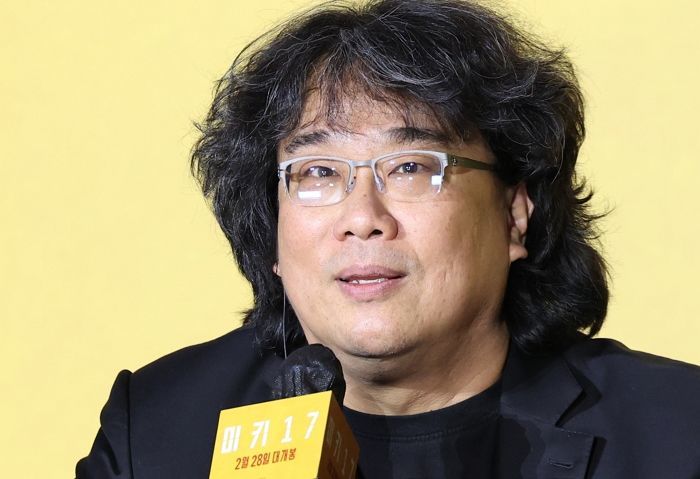 봉준호, 尹 계엄에 “BTS와 오겜의 나라였는데... 국격 떨어져 창피하다”