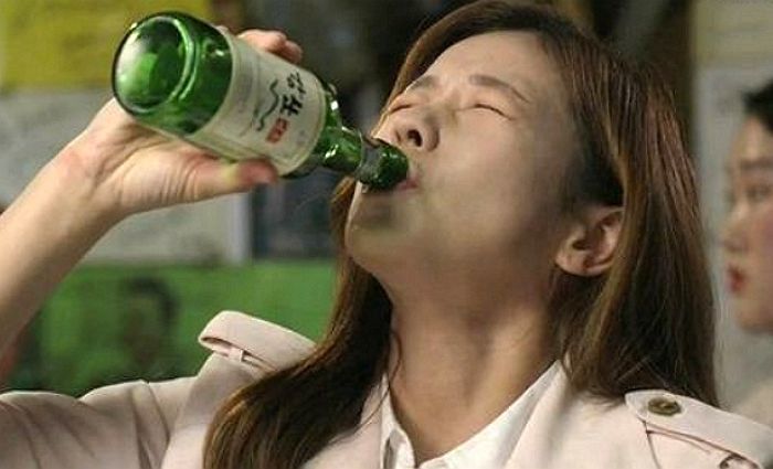 주 6일 술 마시는 아내, 만취하면 매번 ‘소변 실수’... 이혼 고민 중이라는 남편의 사연