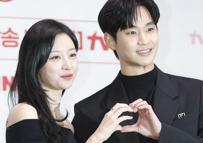 김수현, ‘눈물의여왕’ 김지원과 열애설... 팬들에게 한 답변 봤더니