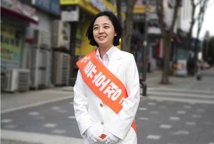 류호정 전 의원, ‘목수’ 됐다...“전직과 이직은 이제 그만”