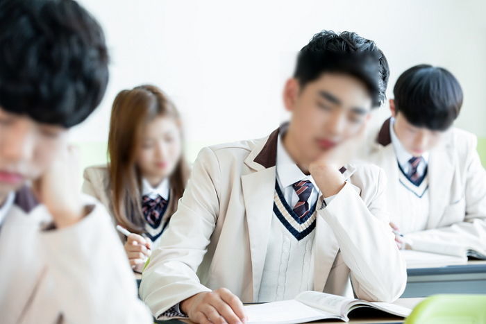 수업중 여선생님에게 ‘성적 발언’한 중학생, 사회봉사 3시간 처분 불복했다가 결국...