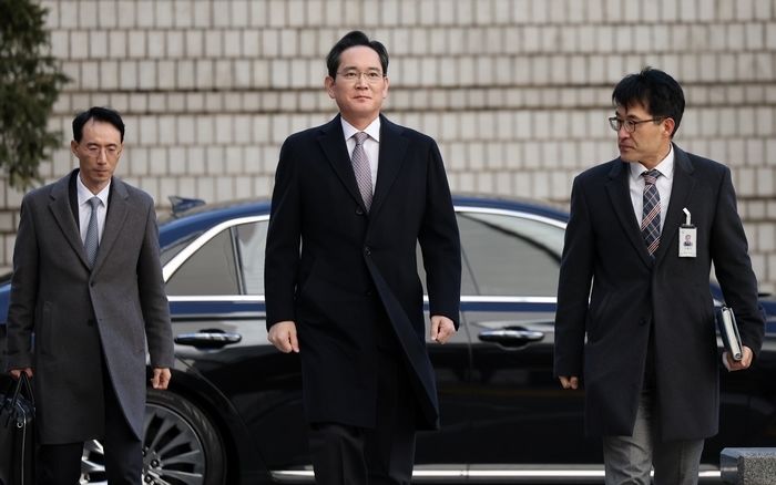 삼성전자 이재용, ‘경영권 불법승계 혐의’ 항소심서 ‘무죄’... 사법족쇄 풀었다