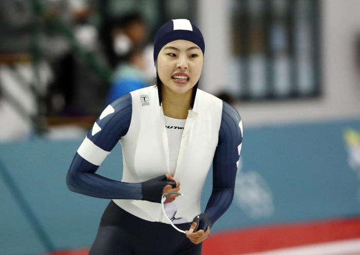 이나현, 0.004초 차이로 김민선 제치고 빙속 여자 100m ‘금메달’