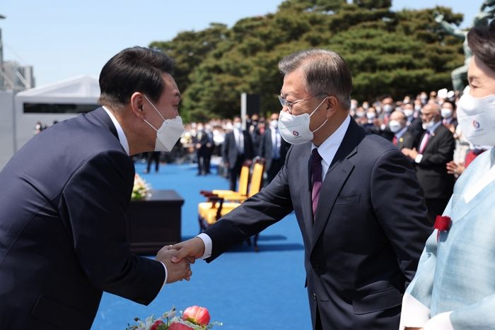 文 “尹 검찰총장 임명 후회, 내 책임 가장 커... 조국은 ‘아픈손가락’, 한없이 미안”