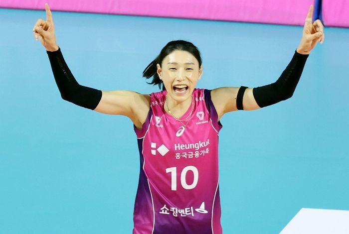 결국 코트 떠나는 ‘배구여제’ 김연경... 시즌 중반에 갑자기 ‘은퇴 발표’한 이유