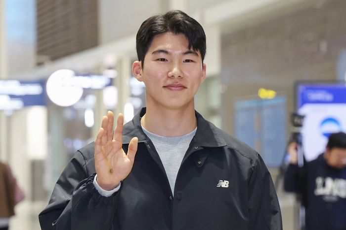 김혜성 달리기 훈련 ‘직관’하고 한국어로 “멋있다” 칭찬하며 안아주는 오타니