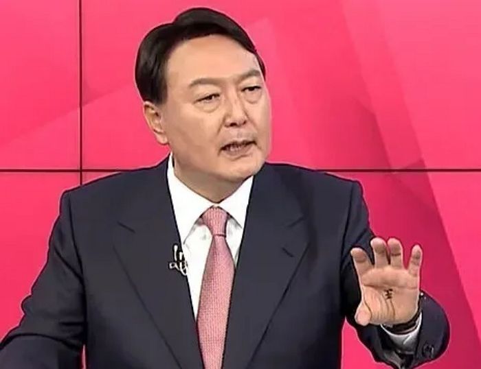 ‘尹 계엄’에 주목한 프랑스 르몽드 “한국 ‘실패한 쿠데타’에 무속인 개입”