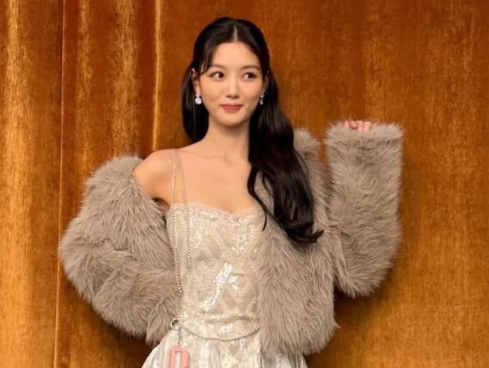 25살 되더니 색조메이크업+파격노출로 ‘성숙미’ 뽐낸 김유정