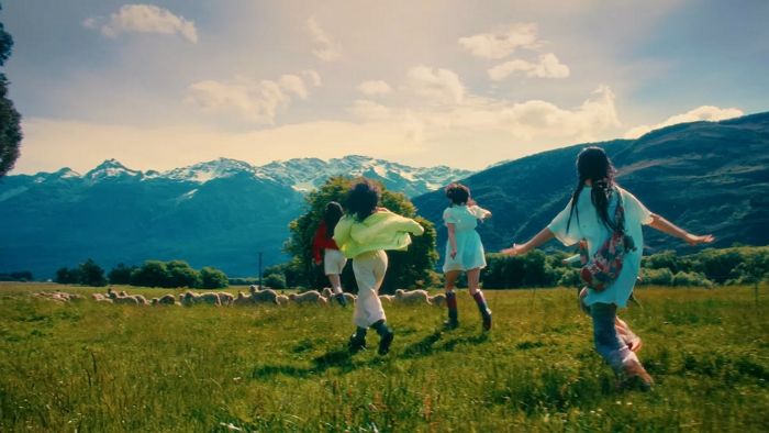 ‘아이브 동생 그룹’ 키키, 데뷔곡 ‘아이 두 미’ 뮤직비디오 깜짝 공개