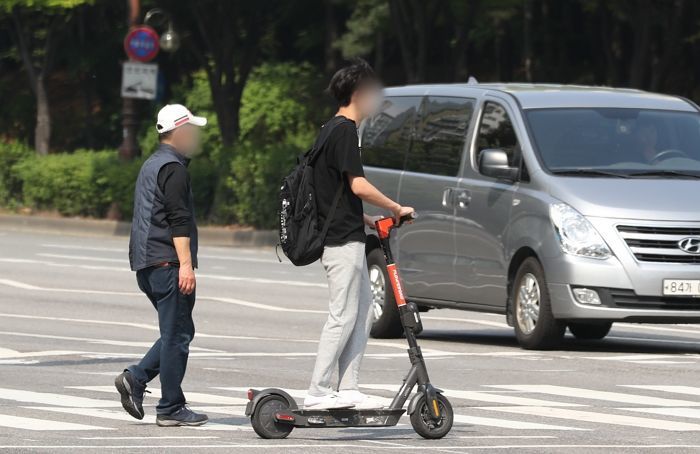 4월부터 서초구 반포 학원가 일대 ‘전동킥보드 금지’... 적발시 2만원