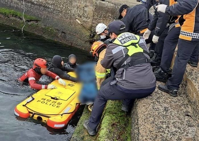 제주 토끼섬 해안가서 변사체 발견... “좌초된 어선과 관련성 확인 중”