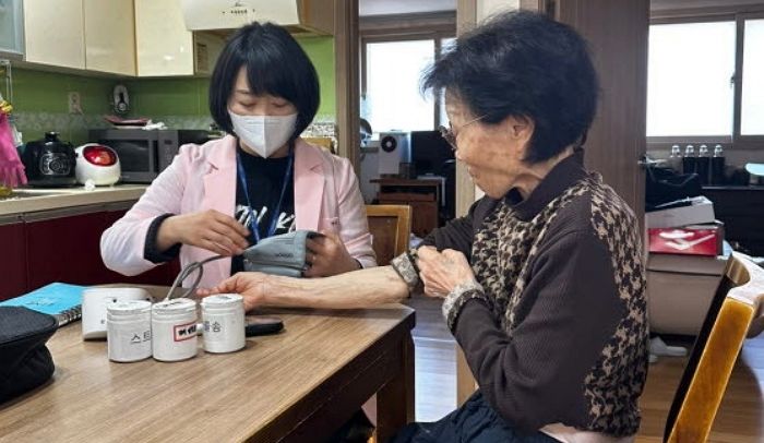 ‘저혈당 쇼크’로 기절한 할머니... 인천 서구 보건소 간호사가 구했다