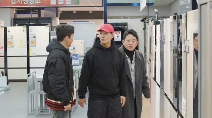 ‘짠돌이’ 김종국, 결혼하는 김종민에 냉장고 2대 눈물 삼키며 선물