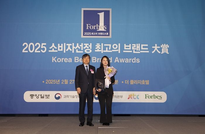 케이스티파이, ‘2025 소비자 선정 최고의 브랜드’ 테크 액세서리 부문 수상