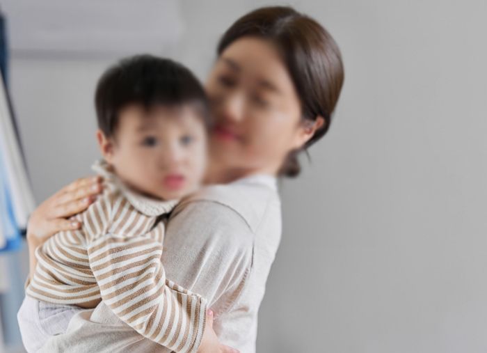 “28개월 아기가 가슴 만졌다고 화내는 미혼 친구... 솔직히 서운해요”