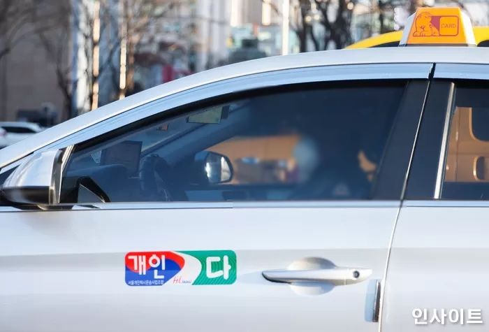 울산서 택시가 담벼락 들이받아 4명 심정지·1명 중상