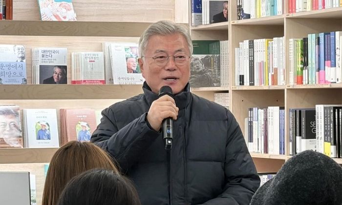 문재인의 평산책방, 尹 석방 날 올렸다가 ‘빛삭’한 게시물 뭐길래