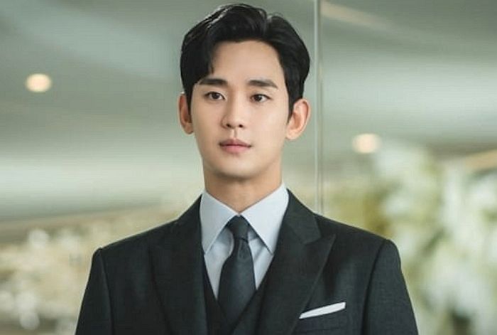 ‘눈물의 여왕’ 인생 드라마였는데... 김수현 ‘미성년 교제 의혹’에 멘붕 온 팬들 상황