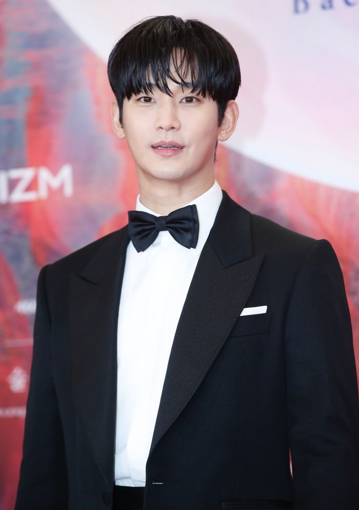 “김수현 믿겠다”더니 뒤늦게 손절한 딘토... 5일 만에 입장 바꿔 ‘계약해지’