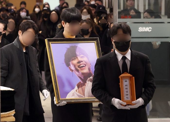 故 휘성 유가족, 조의금 전액 기부 결정...“형의 마지막 길 외롭지 않게 채워줘 감사하다”