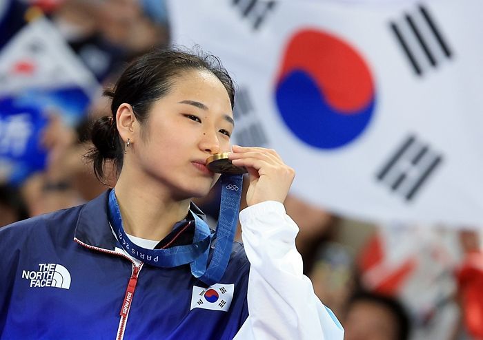 “안세영, 사실 독감이었다”... 허벅지 부상에 감기까지 있었는데도 우승한 ‘셔틀콕 여제’ 안세영