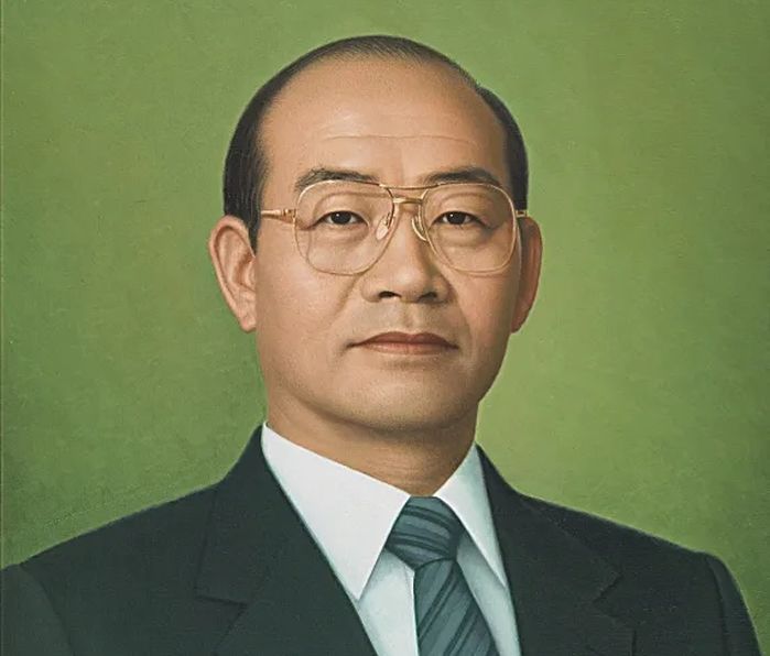 ‘내란죄’ 저지른 전두환 사진 다시 건 군부대 정체... 국방부는 “적절성 검토 중”