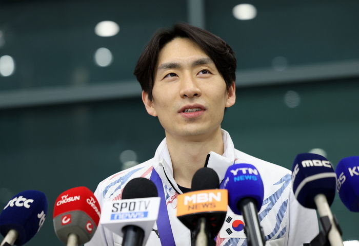 9년 만에 세계선수권 ‘은메달’... 이승훈 ‘역사’ 쓰고 귀국