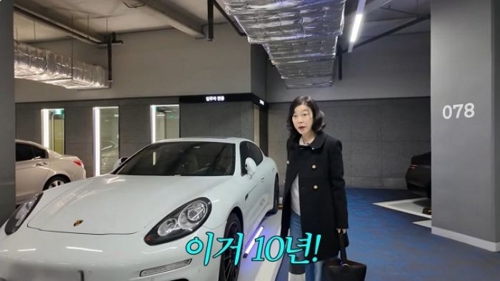 “지하철 탈 때 더 설레”...억대 슈퍼카 방치하고 대중교통 이용하는 유명 여배우