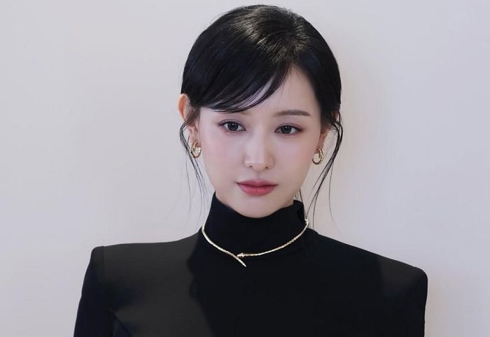 주얼리 행사장 참석한 김지원, ‘허리 노출’ 블랙 드레스 입고 섹시미 과시