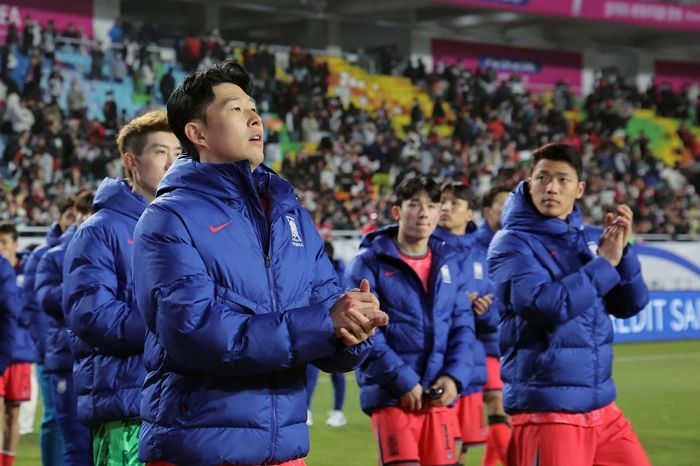 요르단전도 무승부... ‘캡틴’ 손흥민, 홈구장 ‘잔디상태’ 언급하며 작심발언