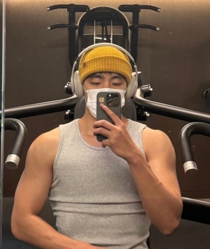 10kg 감량했는데도 마동석 몸매... 전역 앞둔 BTS 뷔의 깜짝 놀랄 근황