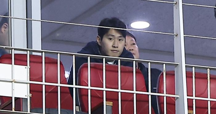 부상당해 경기 못 나와 요르단전 관중석에서 지켜본 이강인... 팬들 “얼마나 답답할까”