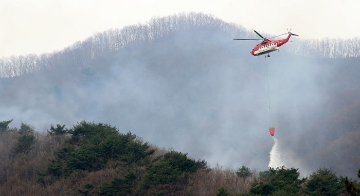 “방화선 뚫리면 3시간 안에 불길 천왕봉”... 지리산 산불 진화 총력전