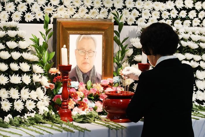노후 헬기로 불 끄다 숨진 70대 기장... 아내에게 남긴 카톡 ‘뭉클’