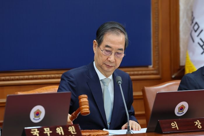 한덕수 권한대행 “헌재서 어떤 결정내려도 차분하고 냉정하게 받아들여야”