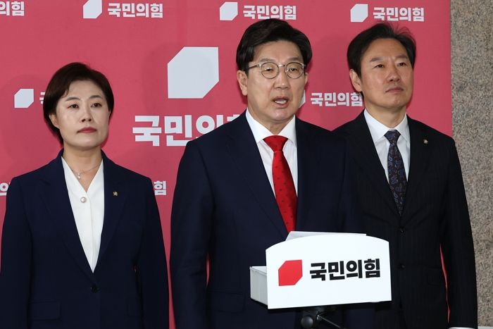 이재명 대표, 4.3희생자 추념식 참석 위해 제주도로... 국힘은 ‘불참 통보