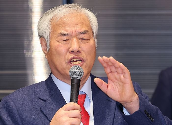 전광훈 단체, 탄핵 불복 집회서 ‘헌금’ 걷어 논란... “믿음으로 이겼어”