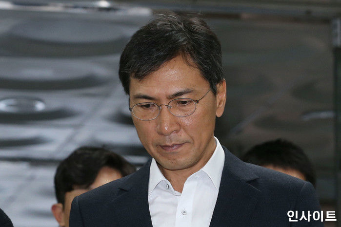 안희정, 성폭행 손배소 상고 포기... 피해자에 8304만원 배상 확정