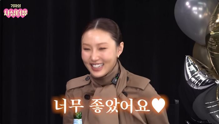 ‘선정성 논란’ 화사, 미국 공연서 노출 의상... “수위 제한 없어 너무 좋아”